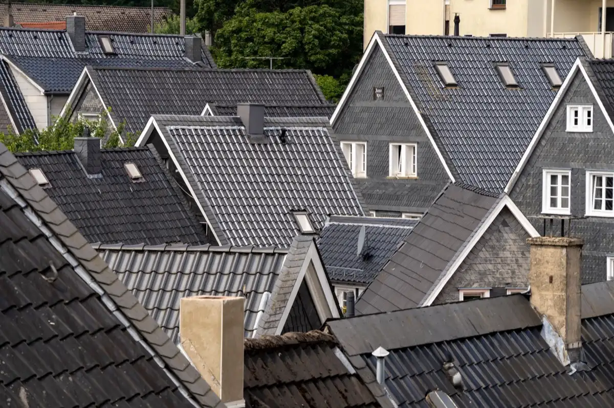 Steep roof eaves and gutter lines on houses in Springfield, OR